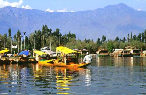 Day 1: Take you early flight and reach srinagar Airport